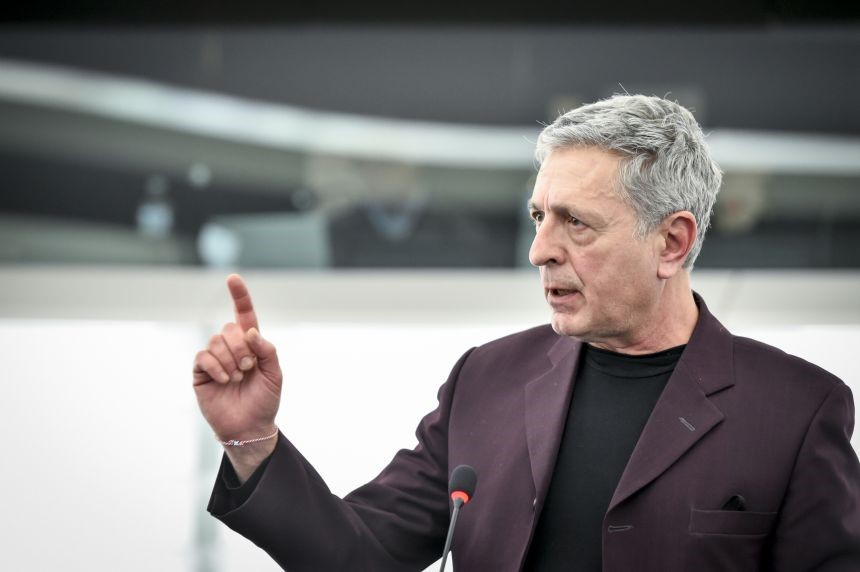 Αποχωρεί από την ευρωομάδα του ΣΥΡΙΖΑ